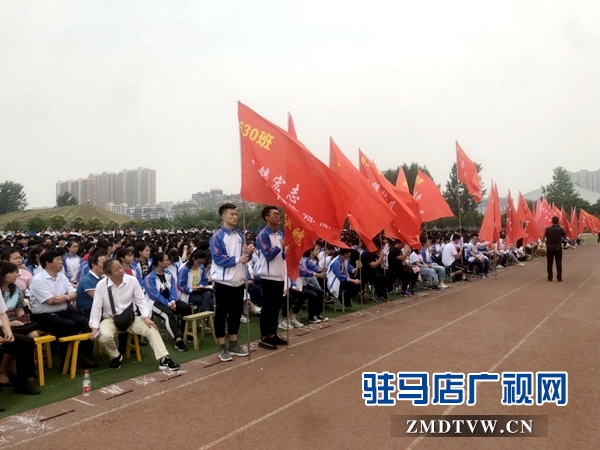 駐馬店高中為高三考生壯行 學(xué)弟學(xué)妹齊送祝福