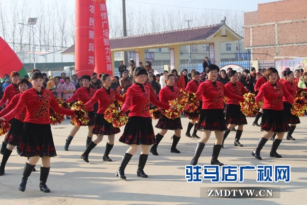 汝南縣舉行慶祝改革開(kāi)放40周年美麗鄉(xiāng)村廣場(chǎng)舞展演