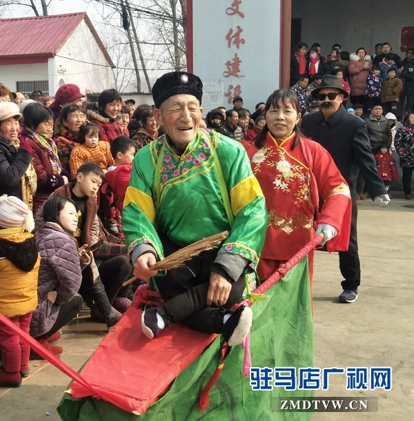  西平縣專(zhuān)探鄉(xiāng)水泉汪村舉辦元宵節(jié)文藝匯演