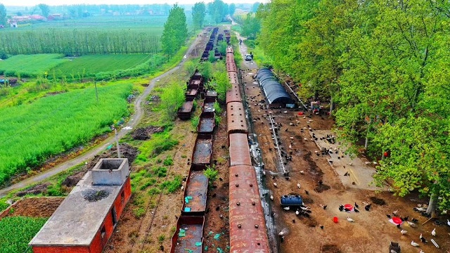 隨著汽車等新型運(yùn)輸方式的出現(xiàn)，窄軌小火車逐漸轉(zhuǎn)為貨運(yùn)直至完全停止運(yùn)行。