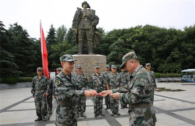 駐馬店市驛城區(qū)民兵無人機(jī)偵察救援排接受革命軍史教育