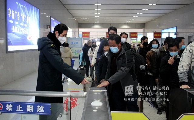 剛剛！記者在駐馬店站、駐馬店西站拍下這樣一幕…