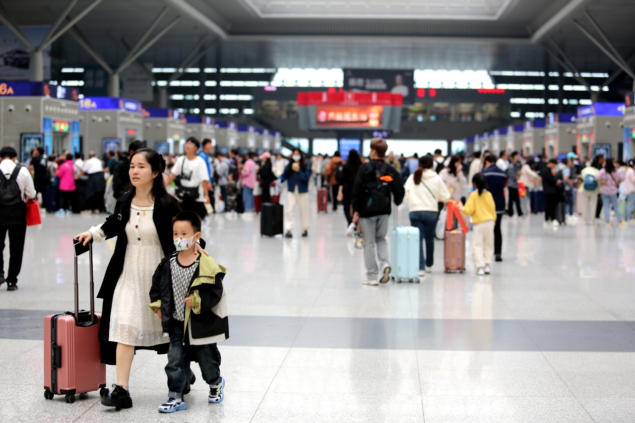 人從眾！國鐵集團鄭州局9月29日開行列車1301趟 其中加開臨客136趟