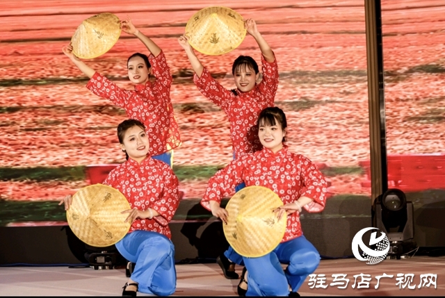 原創(chuàng)歌曲《大國(guó)糧倉(cāng)》助力河南優(yōu)質(zhì)農(nóng)產(chǎn)品走向大市場(chǎng)