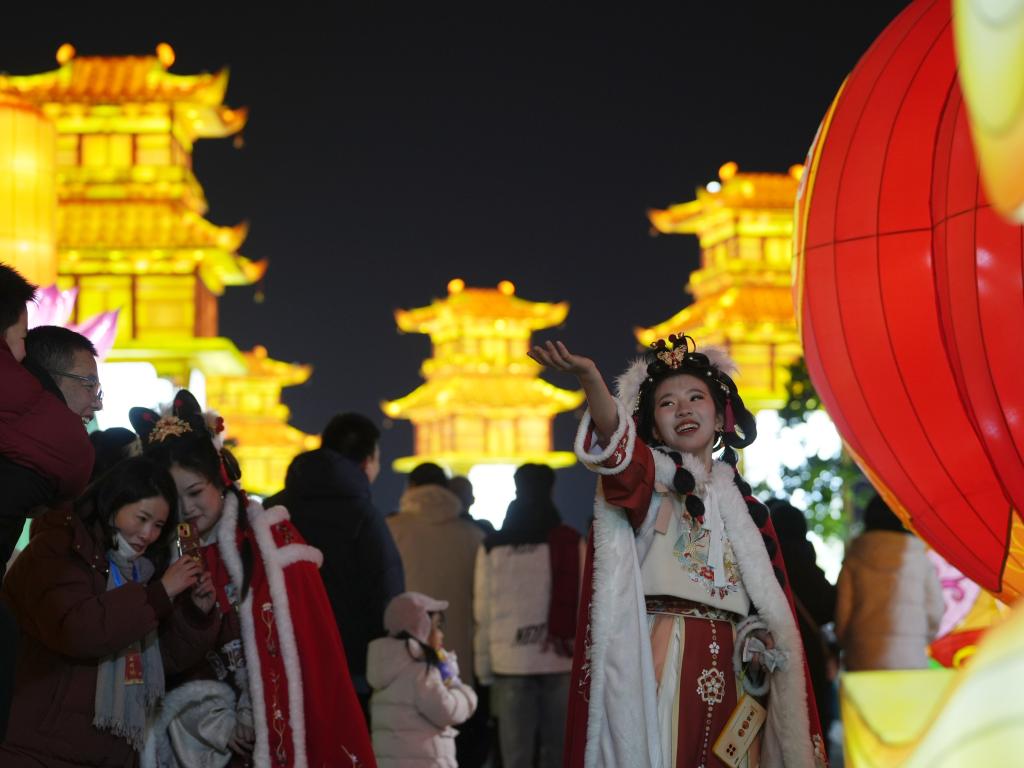 錦繡中國(guó)年丨這個(gè)春節(jié)，“龍龍”的年味里是濃濃文化味