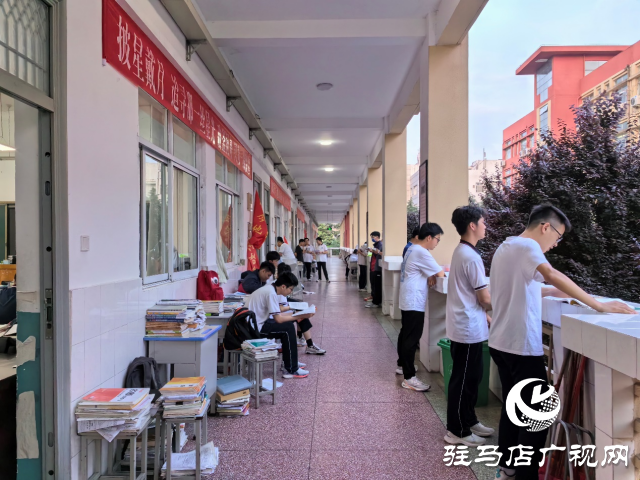 駐馬店高級中學(xué)高三學(xué)子迎接高考倒計時30天：全力以赴  備戰(zhàn)未來