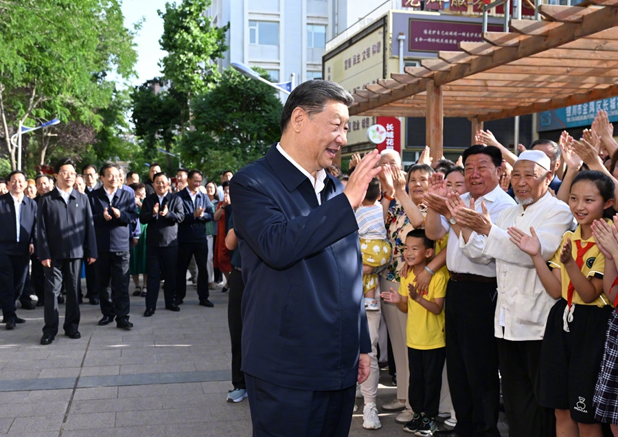 習近平：五十六個民族凝聚在一起就是中華民族共同體