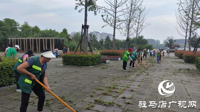 駐馬店：炎炎夏日草木長 園林綠化養(yǎng)護(hù)忙